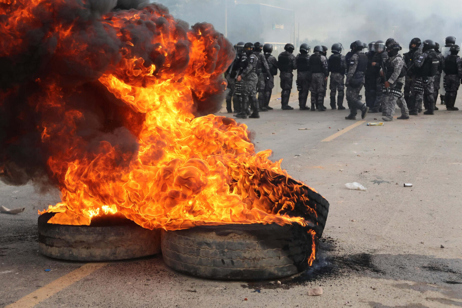 BLOQUEOS-EN-LAS-VIAS-EN-BOLIVIA-EFE-5-1536x1024