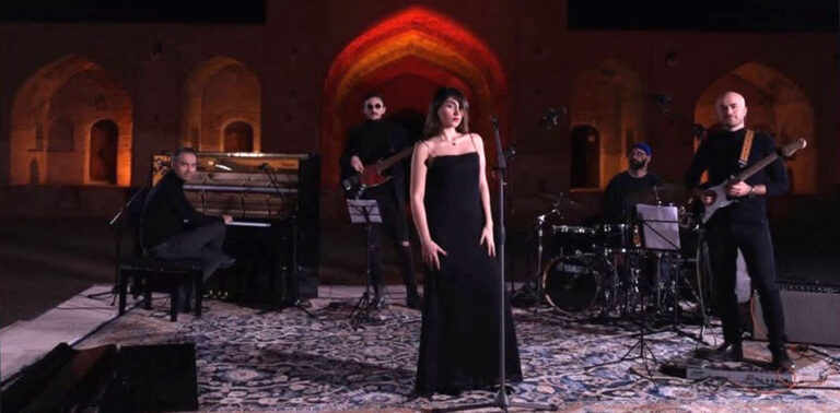 Aberrante Ir n Condena A 74 Latigazos A Una Cantante Por Emitir Un aberrante-ir-n-condena-a-74-latigazos-a-una-cantante-por-emitir-un