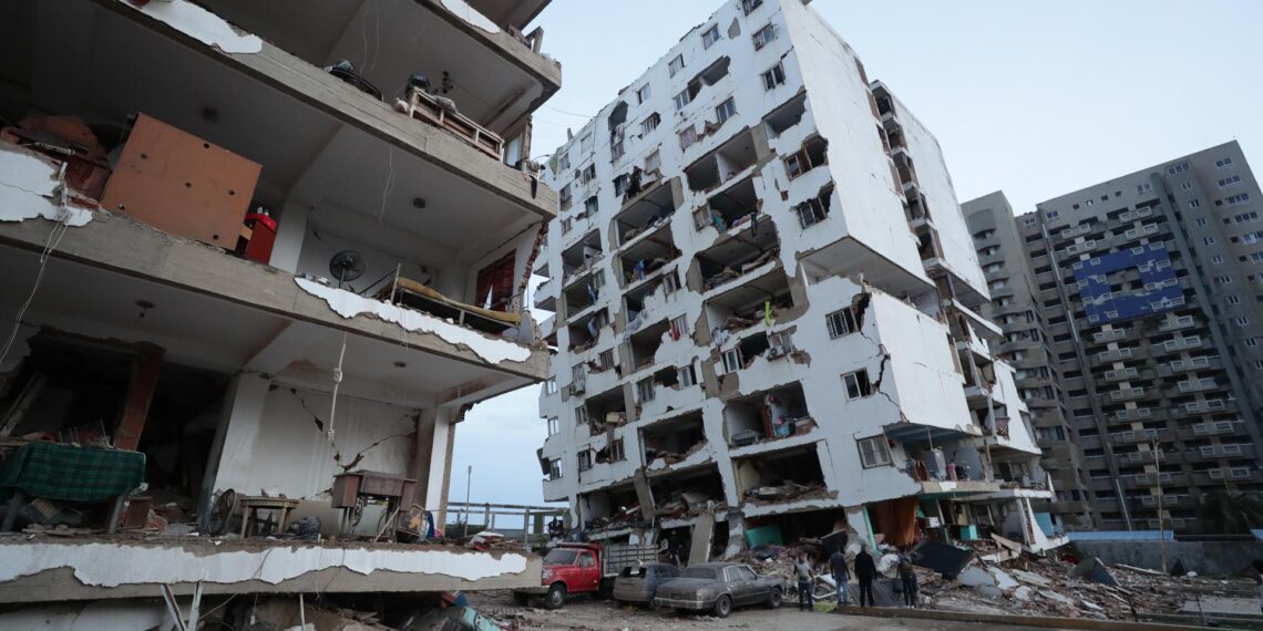 TERREMOTOS-EN-VENEZUELA-LA-GUAIRA-CATIA-LA-MAR-EFE-1-1140x570