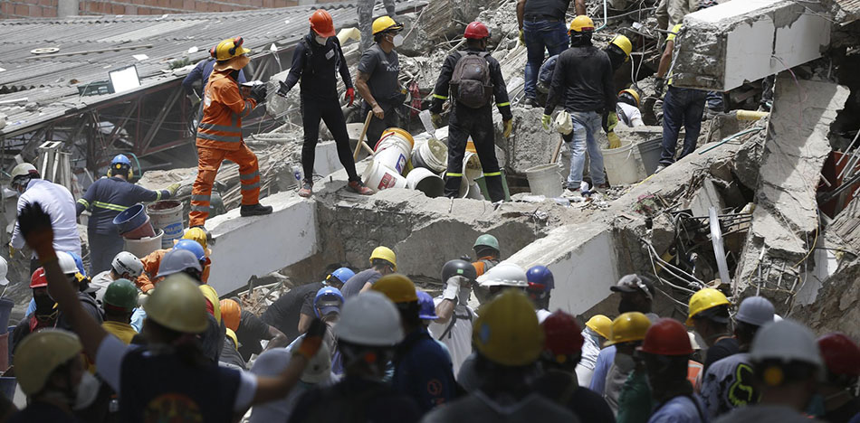 Equipos-de-rescate-en-Colombia-EFE