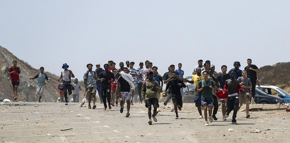 Invasion-de-migrantes-a-Espana-EFE