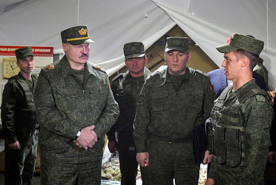 Lukashenko amenaza a Zelenski: si no firma un acuerdo con Putin, tendrá que capitular