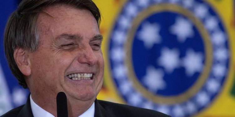 Bolsonaro no se amedrenta ante la “dictadura de la toga” 