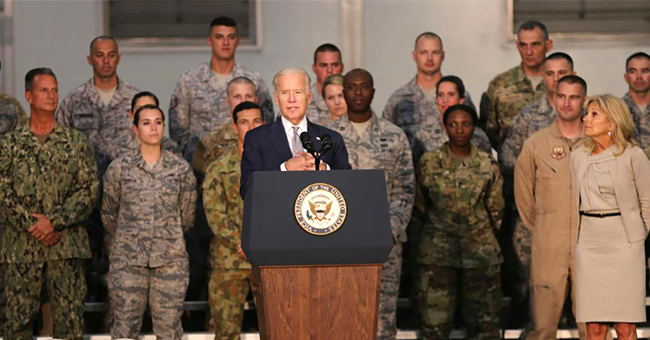exmilitares EEUU, rebelión EEUU, 124 generales y almirantes retirados desafían a Biden