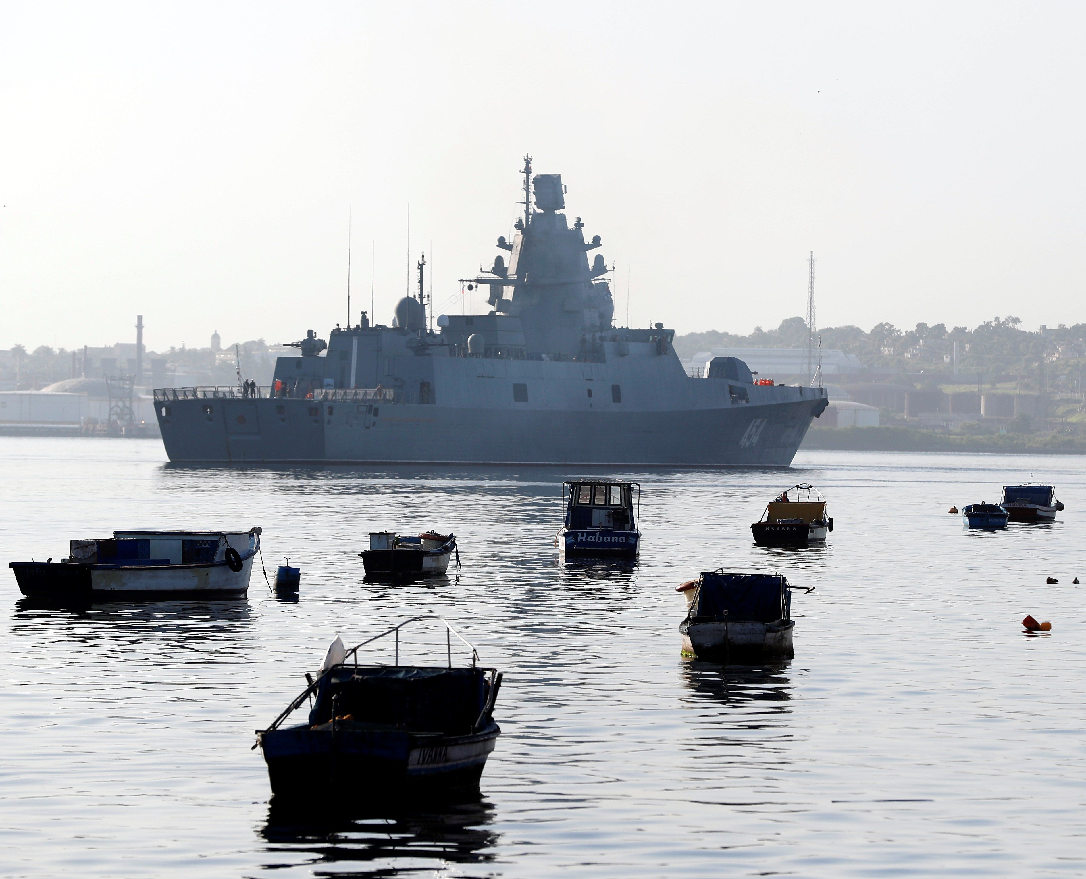 Salen cruceros de EEUU, entran buques de guerra rusos a Cuba