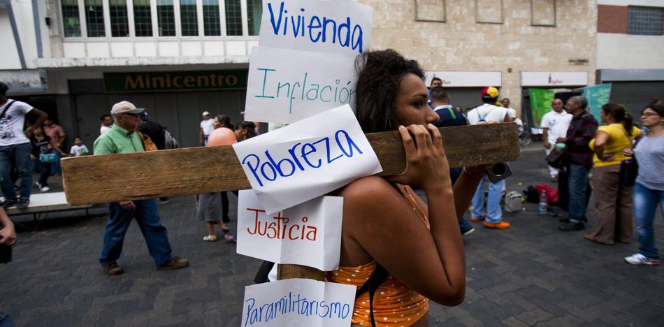 Cómo el chavismo y la oposición se lucran de la miseria del venezolano