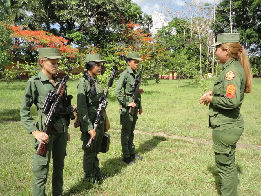 servicio militar obligatorio mujeres Cuba, Raúl Castro