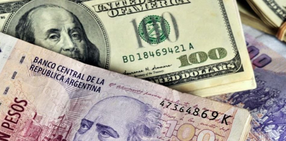 Se acentúa la crisis en Argentina: precio del "dólar blue" volvió a batir récord 