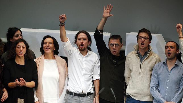 Pablo Iglesias y Juan Carlos Monedero son las cabezas de Podemos en medio de acusaciones de contratos ficticios (Twitter) 