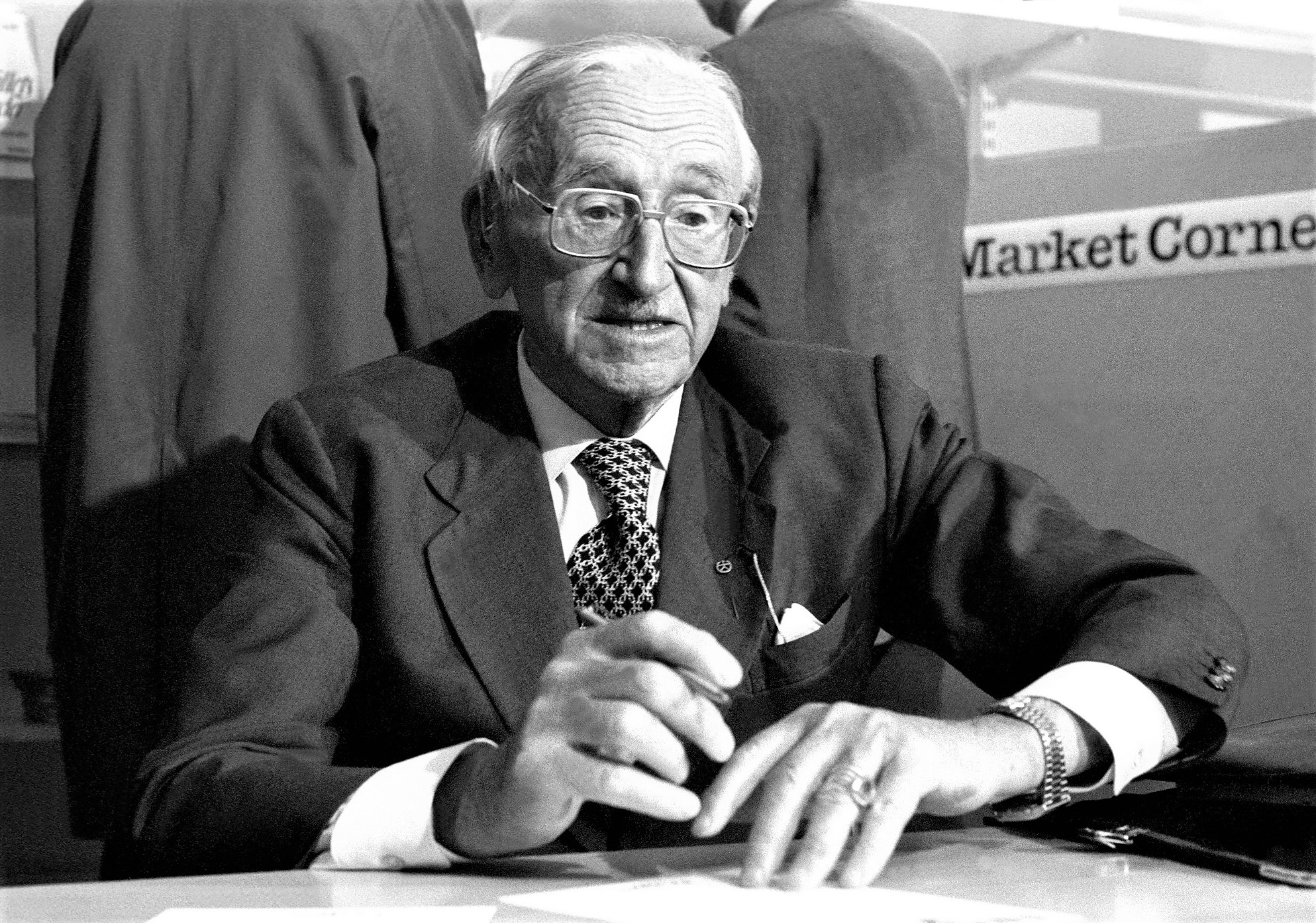 Hayek renta básica universal, Renta básica universal liberalismo