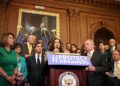 Demandan a Harris y Pelosi por negar vigilia de Viernes Santo en el Capitolio