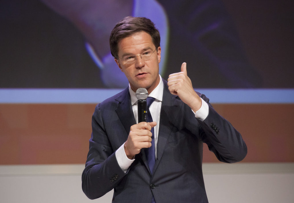 El primer ministro de Holanda, Mark Rutte, renunció por el escándalo, pero igual se lanzará a la reelección en marzo. (EFE)