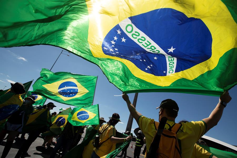 Más de la mitad de los brasileños cree que Brasil corre riesgo de convertirse en un régimen comunista