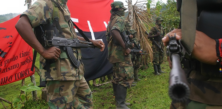 FARC y ELN se enfrentan en territorio venezolano por el control de armas rusas
