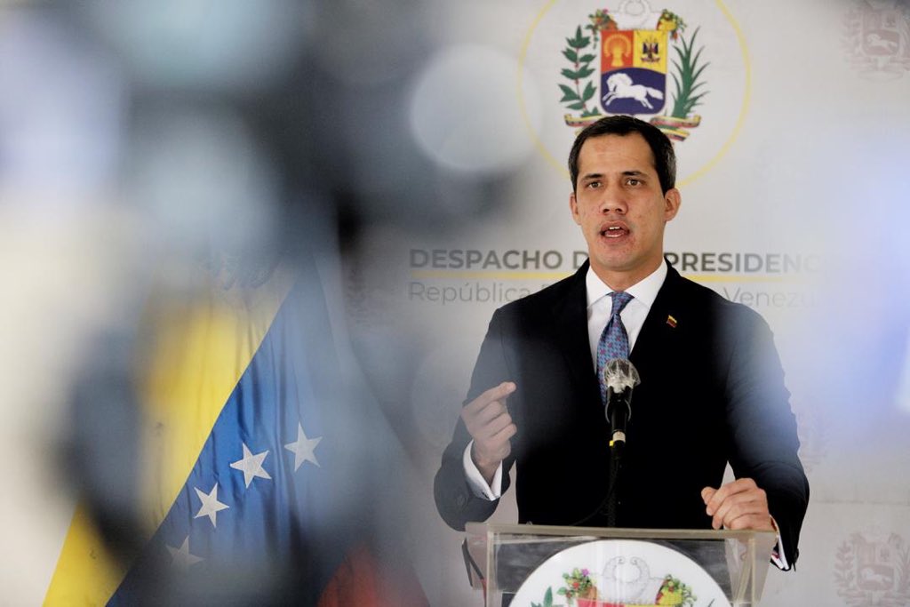 Guaidó fuerza choque con Maduro al cruzar consulta popular con comicios del 6D 