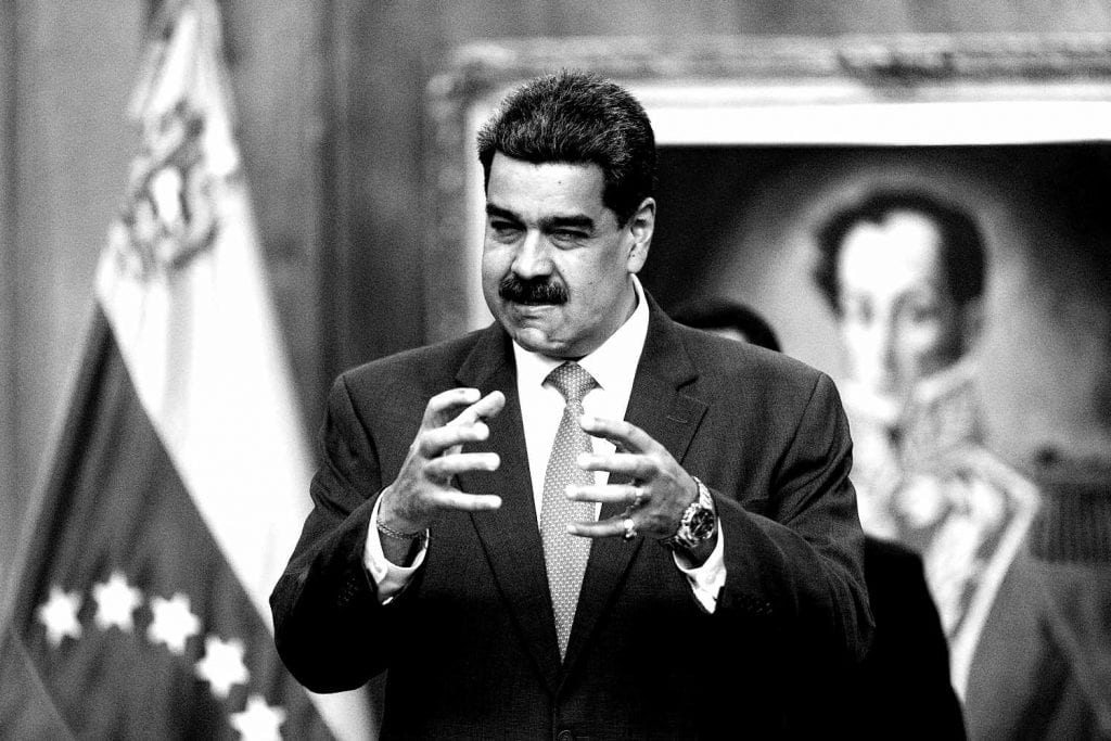 A Maduro lo describe como alguien "malvado" que vive en "una burbuja", aislado de la realidad, y que "se cree sus propias mentiras".