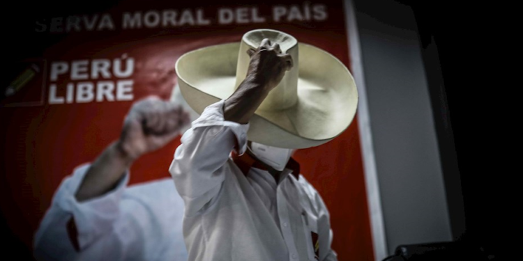Castillo, en sus afiches de campaña, se vendió como "la reserva moral del país" (Archivo PanAm Post)