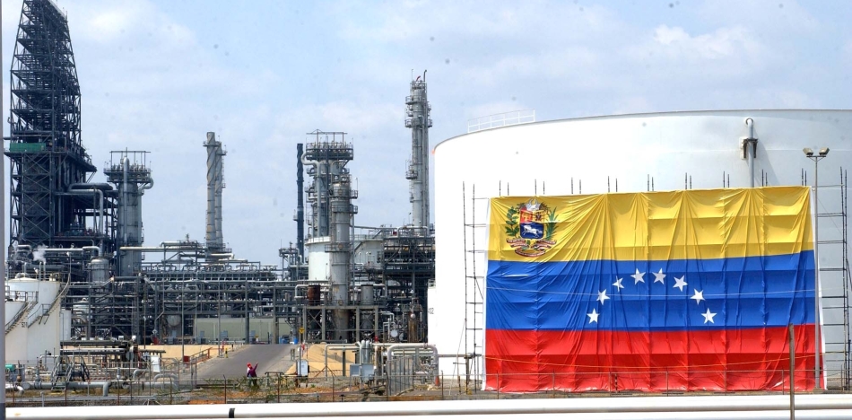 Trump impone arancel de 25 % a países que compren petróleo a Venezuela