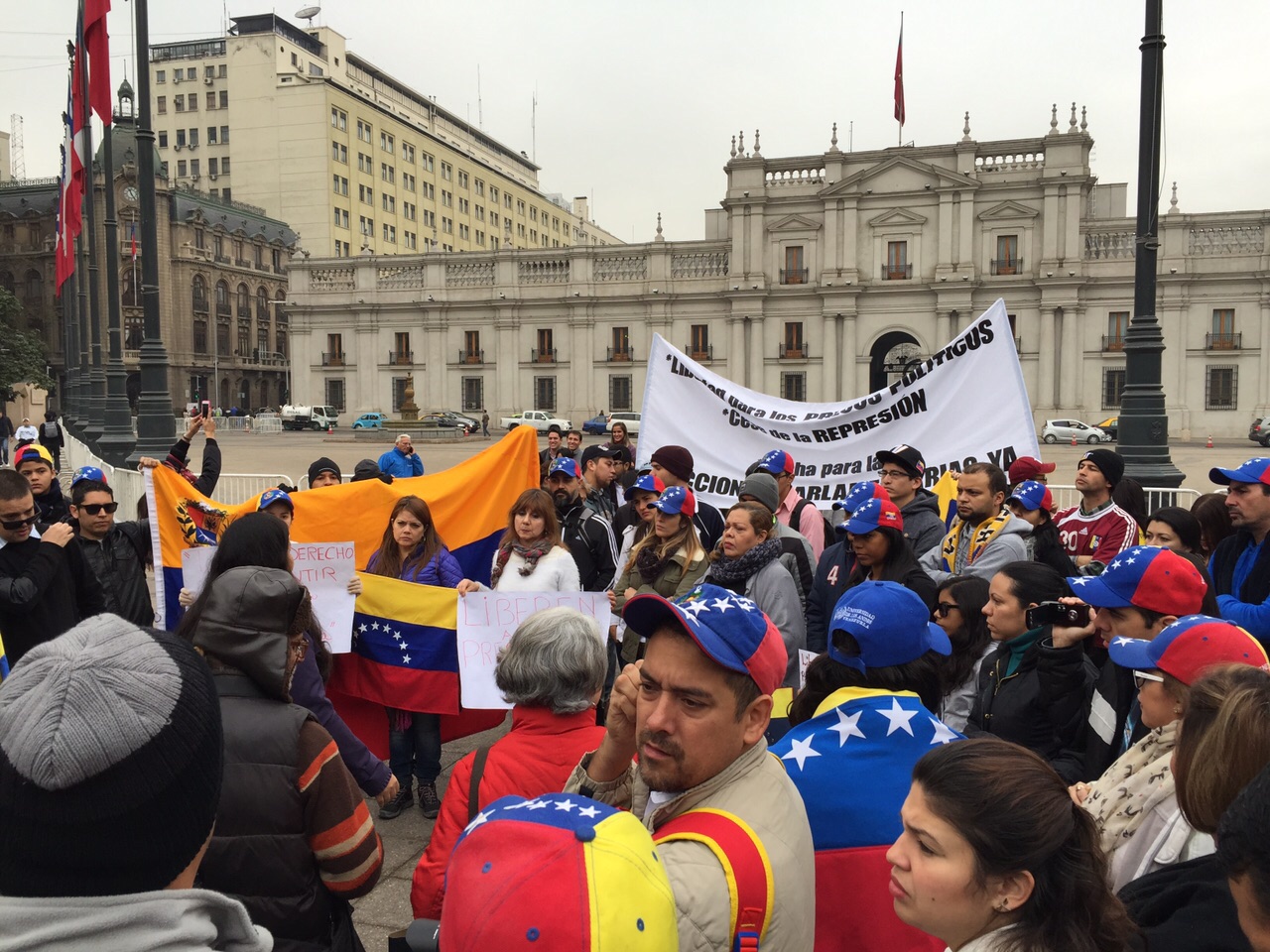 Venezolanos en Chile solicitan apoyo al Gobierno de Bachelet