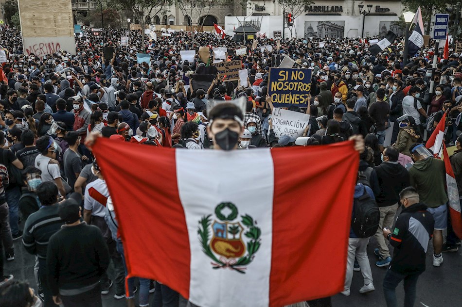 Manuel Merino defiende "constitucionalidad" de su presidencia frente a protestas en Perú 