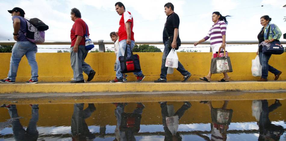 Millones de venezolanos cruzan frontera